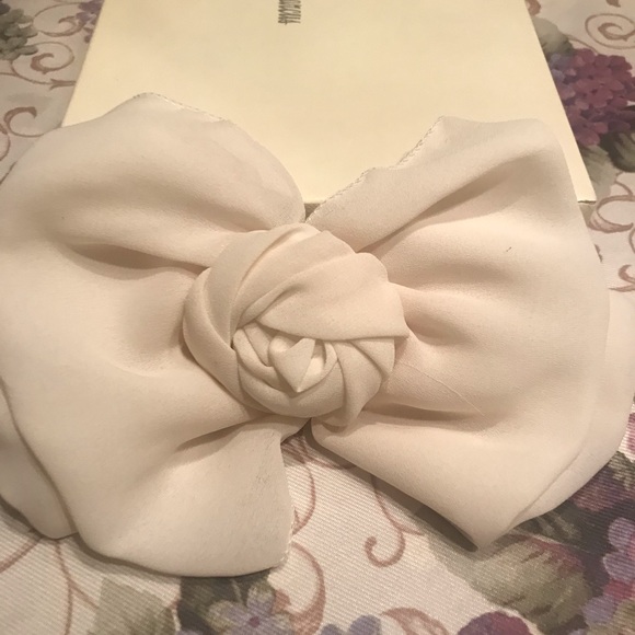 ———————SOLD——_—————TWO SILK CHIFFON CLIP BOWS NWT - Picture 12 of 12
